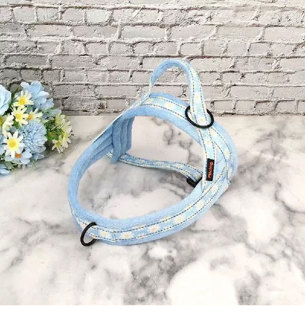 Reflective saddle dog harness trim and reinforced stitching details